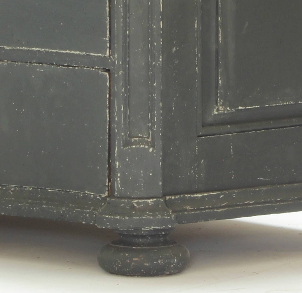18th Century French serpentine commode in oak - Image 3