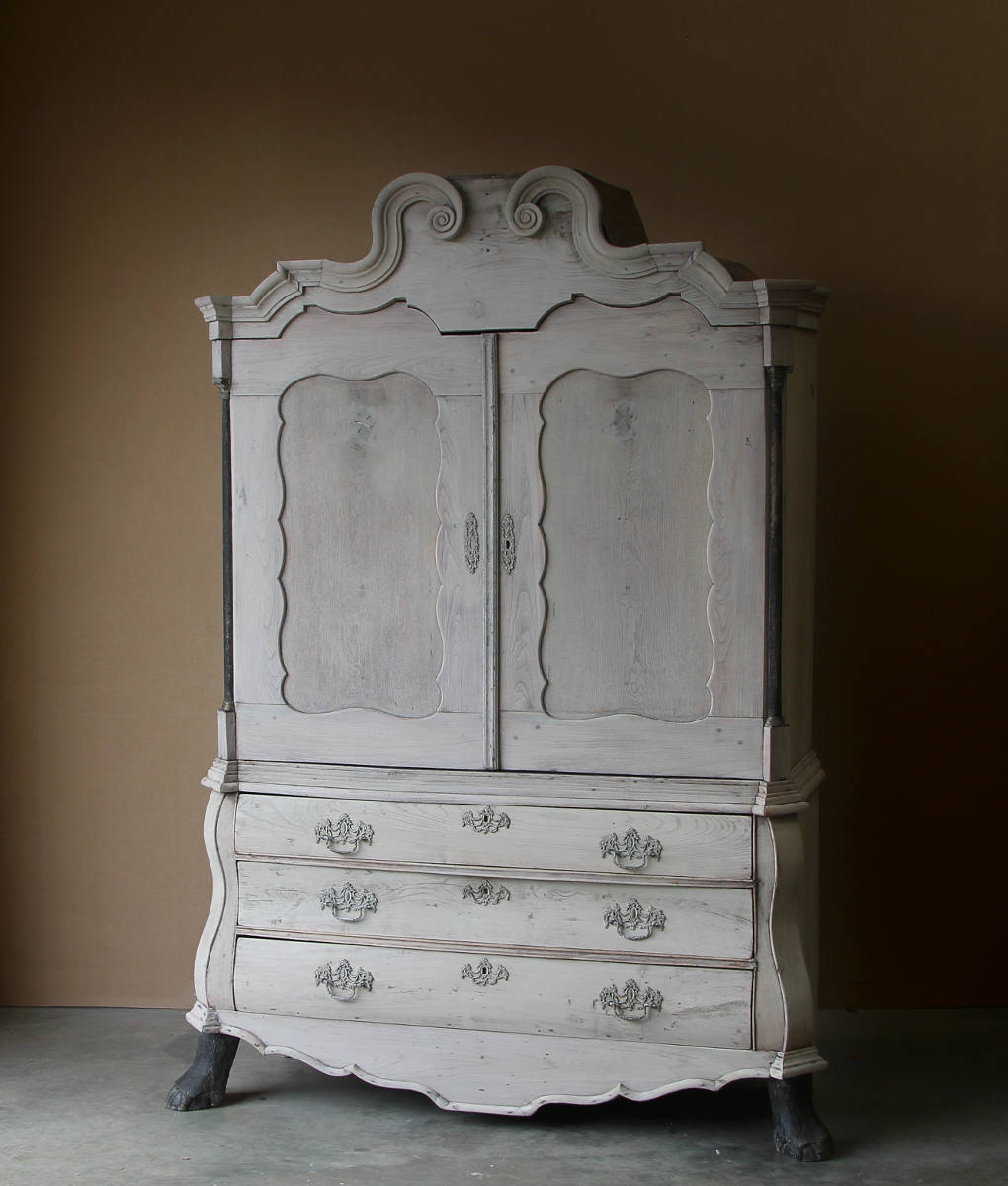 19th Century Dutch linen press in oak and elm - Image 7
