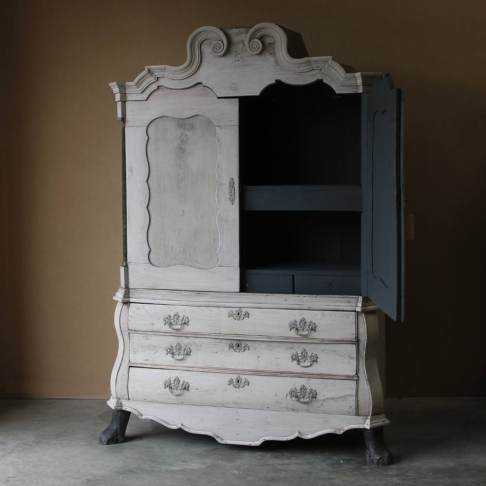 19th Century Dutch linen press in oak and elm - Image 3