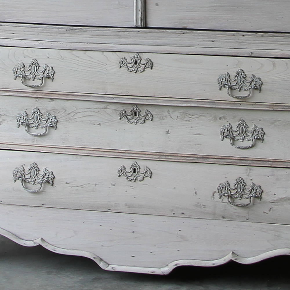 19th Century Dutch linen press in oak and elm - Image 4