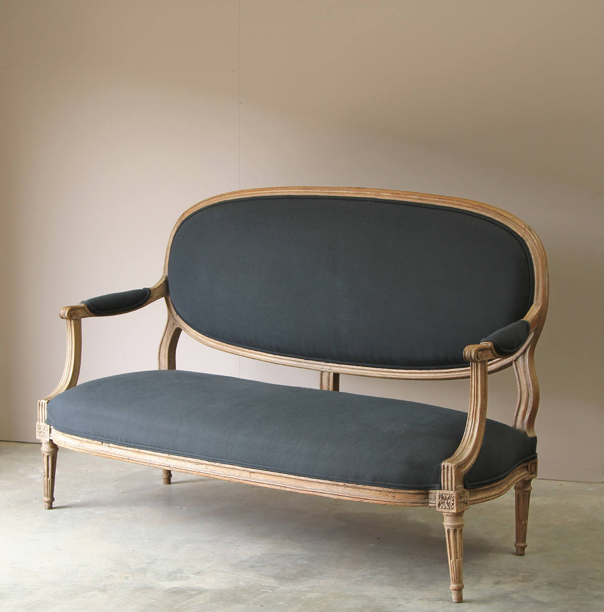 19th Century French sofa in walnut with charcoal linen - Image 5