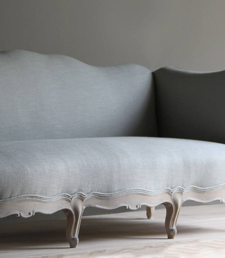 19th Century French sofa in muted linen with Louis IV styling - Image 4
