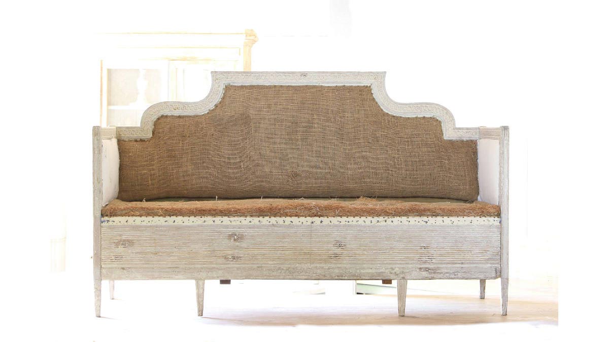 Swedish sofa with original paint and reeded frame - Image 2