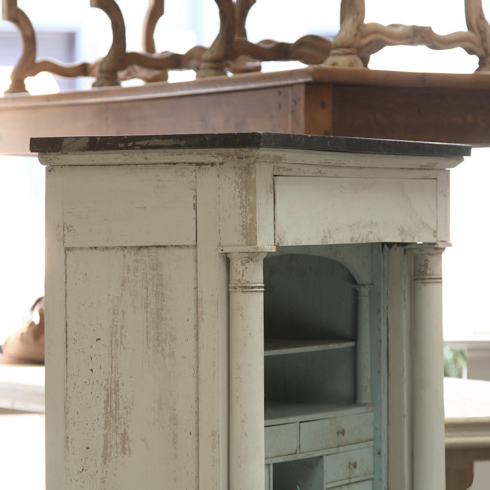 A detailed close up showing the corner section