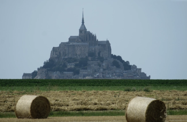 The imposing Mont St Michel in the distance