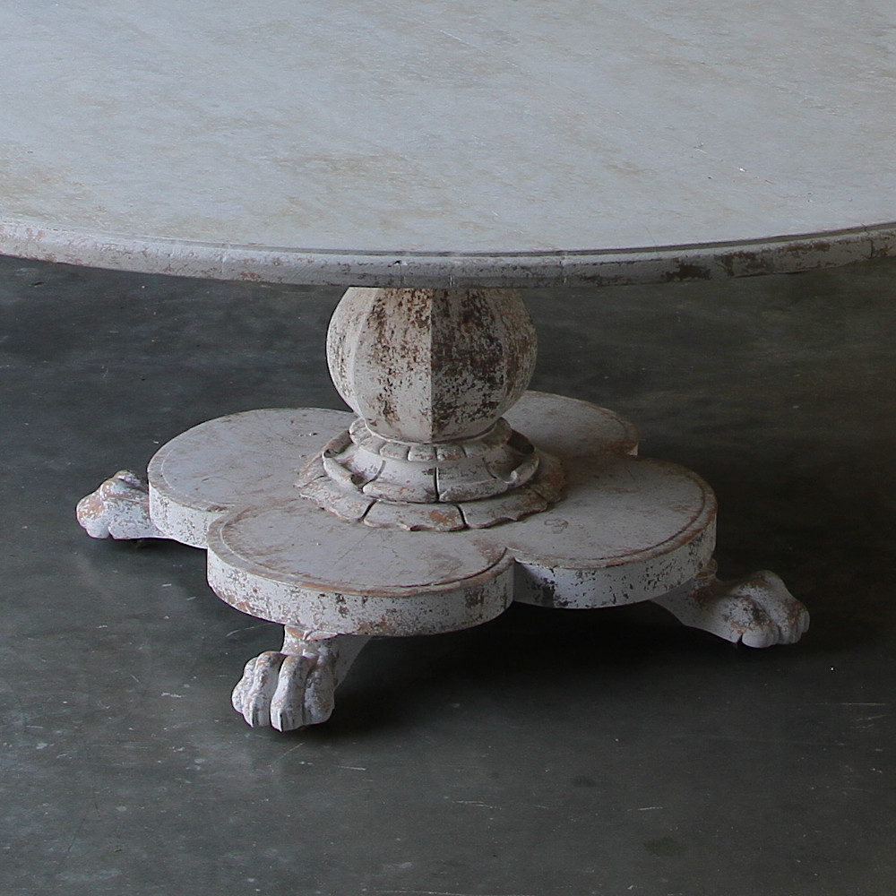 A detailed view of the distressed painted base