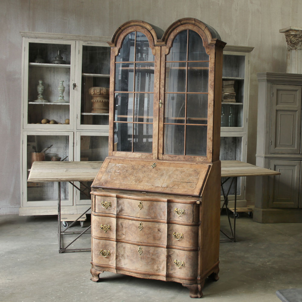 A daylight view showing the Gustavian Vitrine