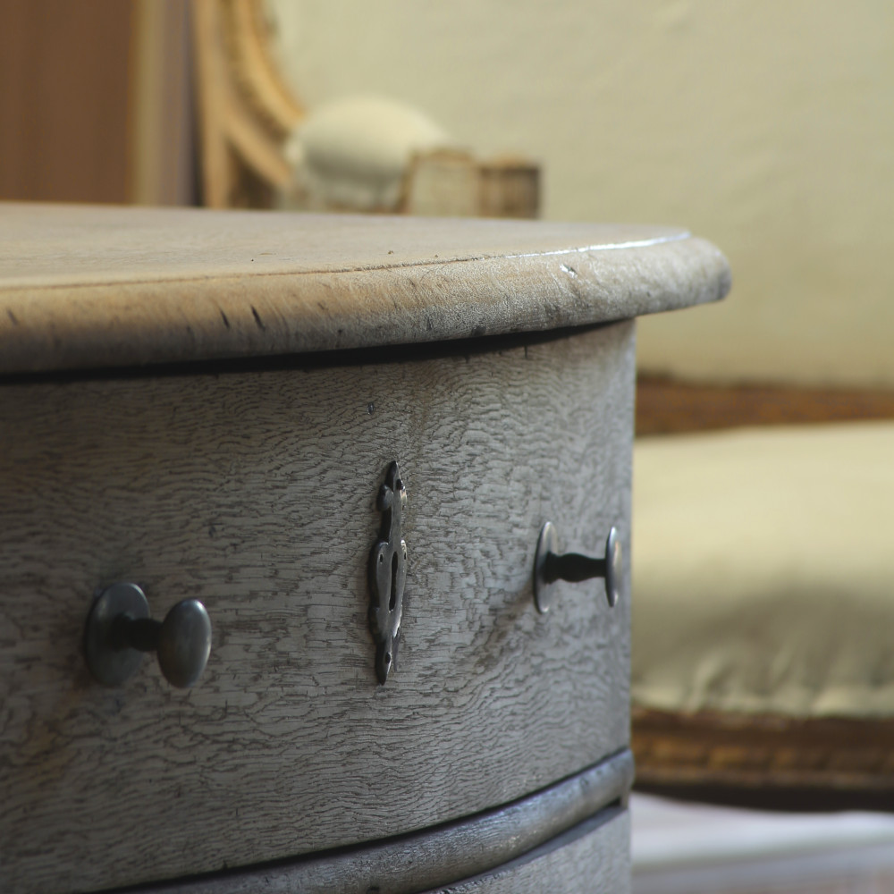 A detailed close up showing the oak textured surface