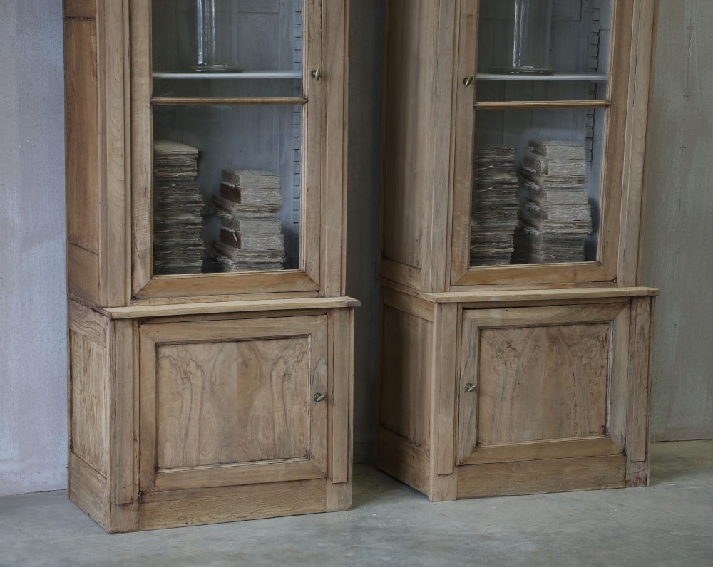 A good close up view showing the lower door